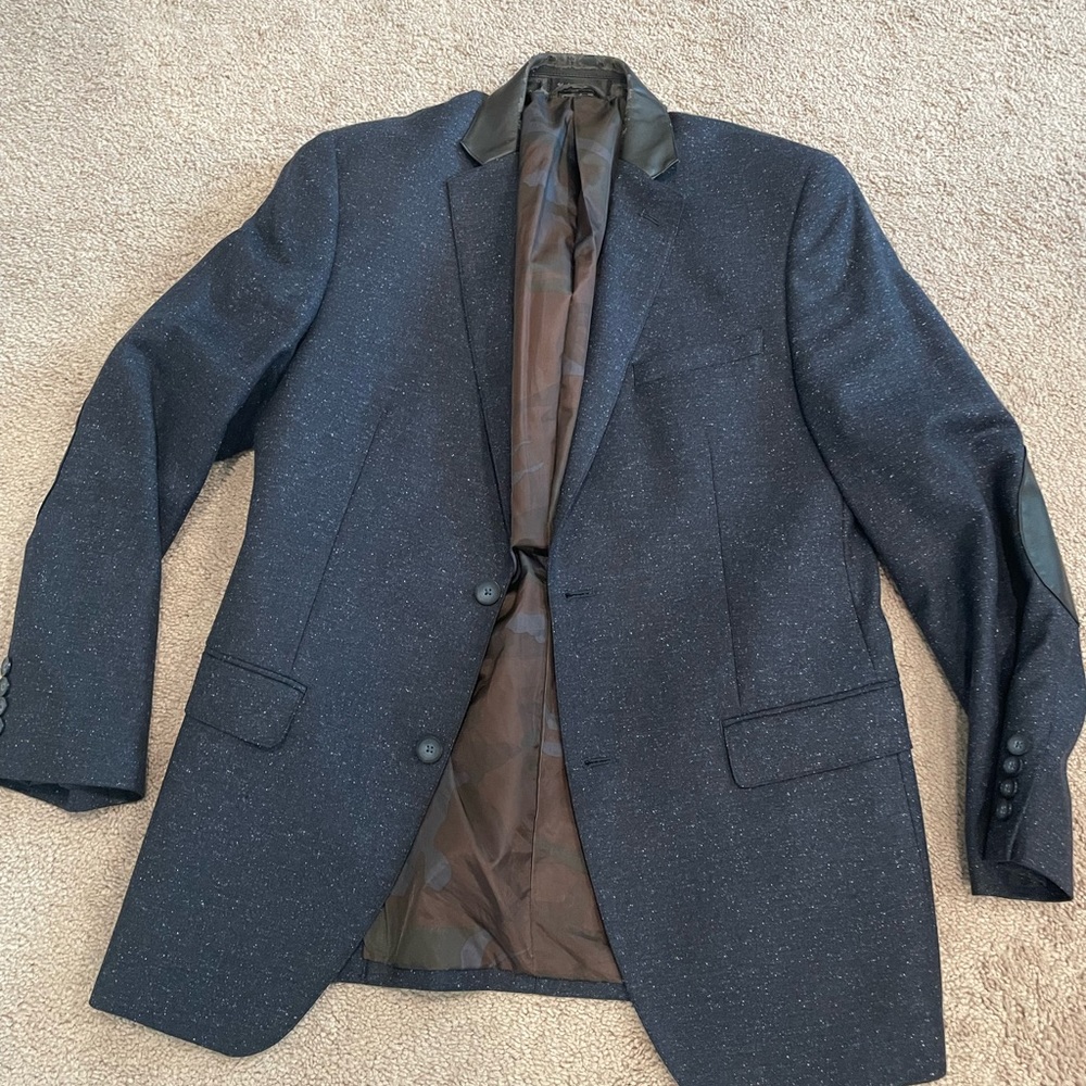 Andrew Marc blazer with Faux leather Elbow Patch & Collar. Worn collar.